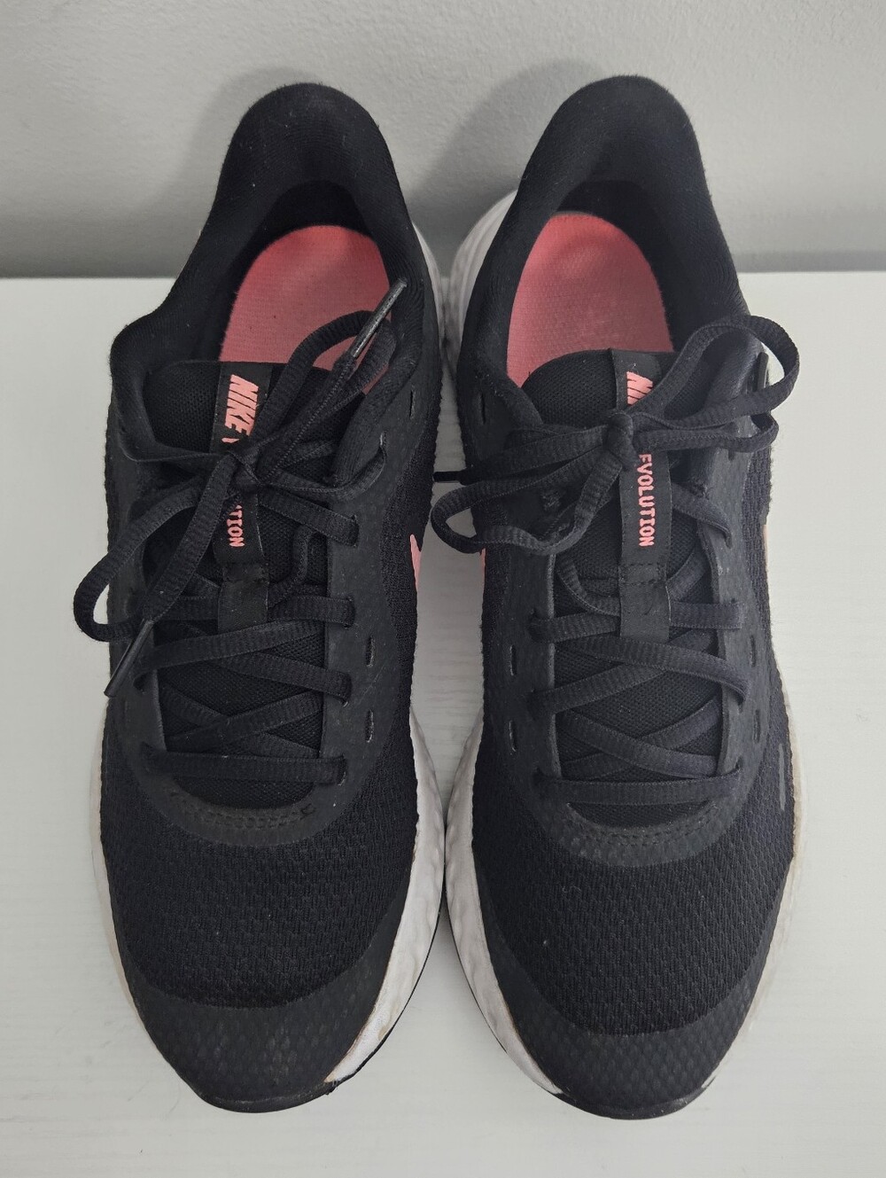 Sneakers - Picture 4 of 10